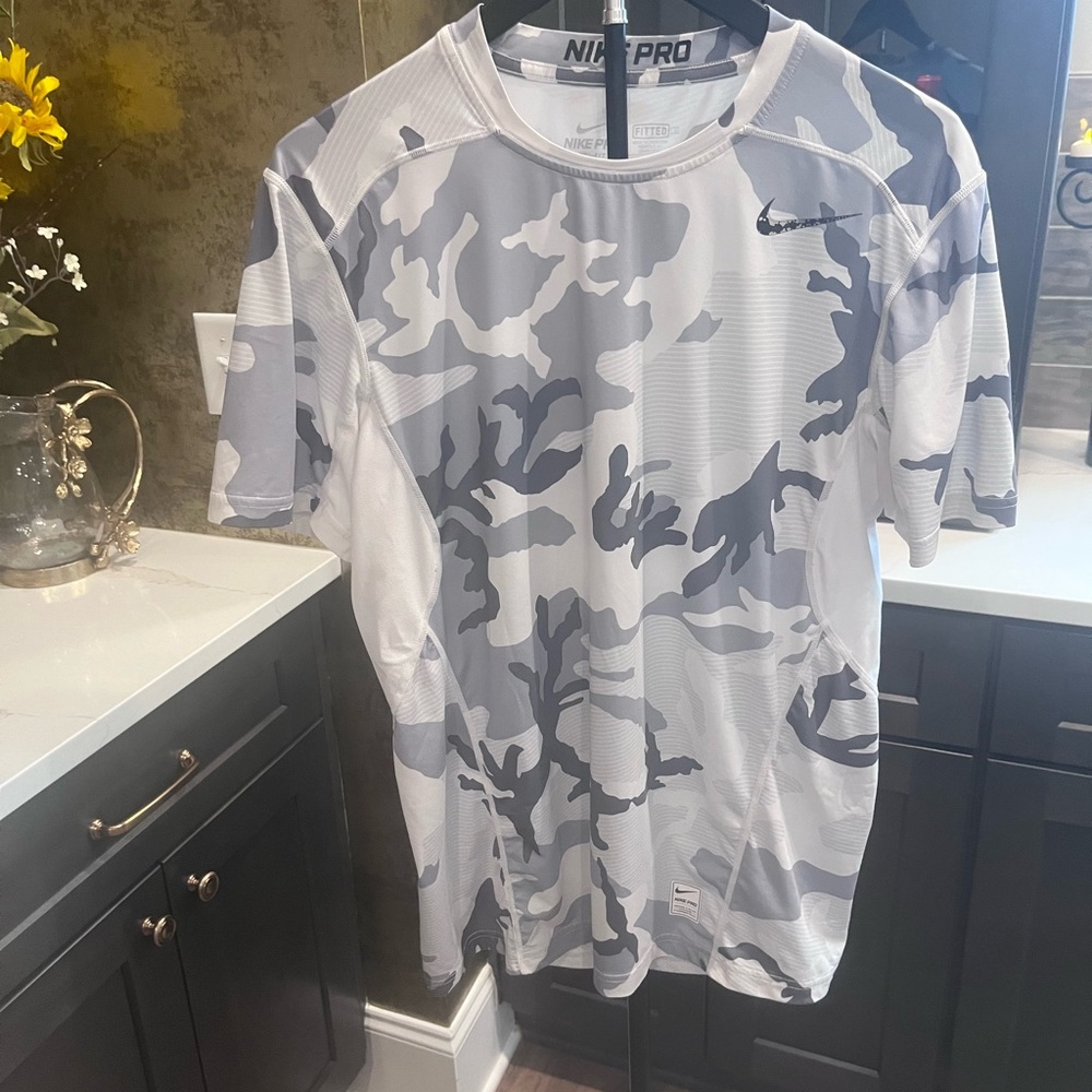 Nike Men's Gray Camo Dry Fit Athletic Shirt Size L